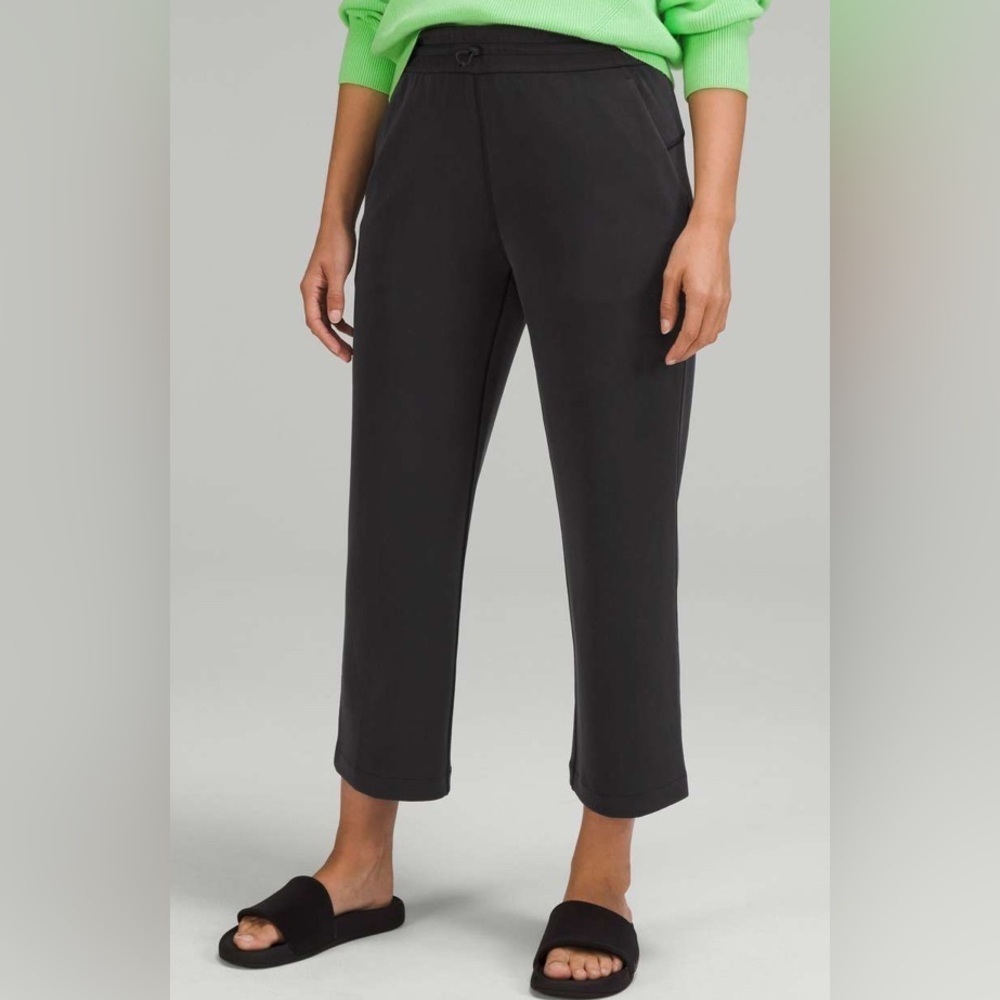 LULULEMON Softstreme High-Rise Straight Leg Crop- Black/ Size 2 - Picture 2 of 8